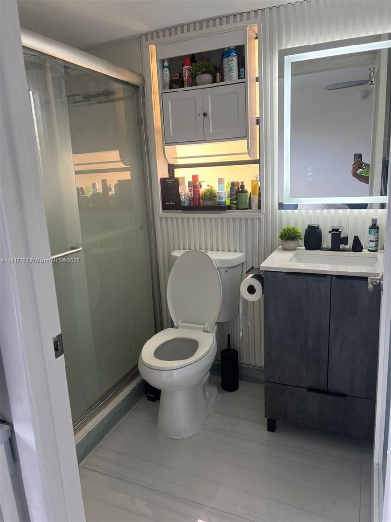 17878 N Bay Rd, Unit 507, Sunny Isles Beach, FL 33160 Photo