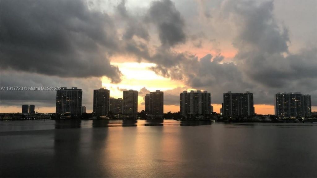 17878 N Bay Rd, Unit 507, Sunny Isles Beach, FL 33160 Photo