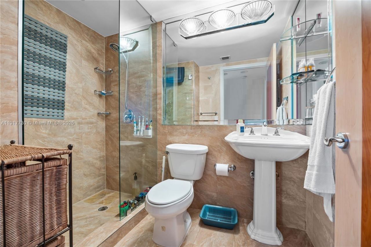 17555 Collins Ave, Unit 607, Sunny Isles Beach, FL 33160 Photo