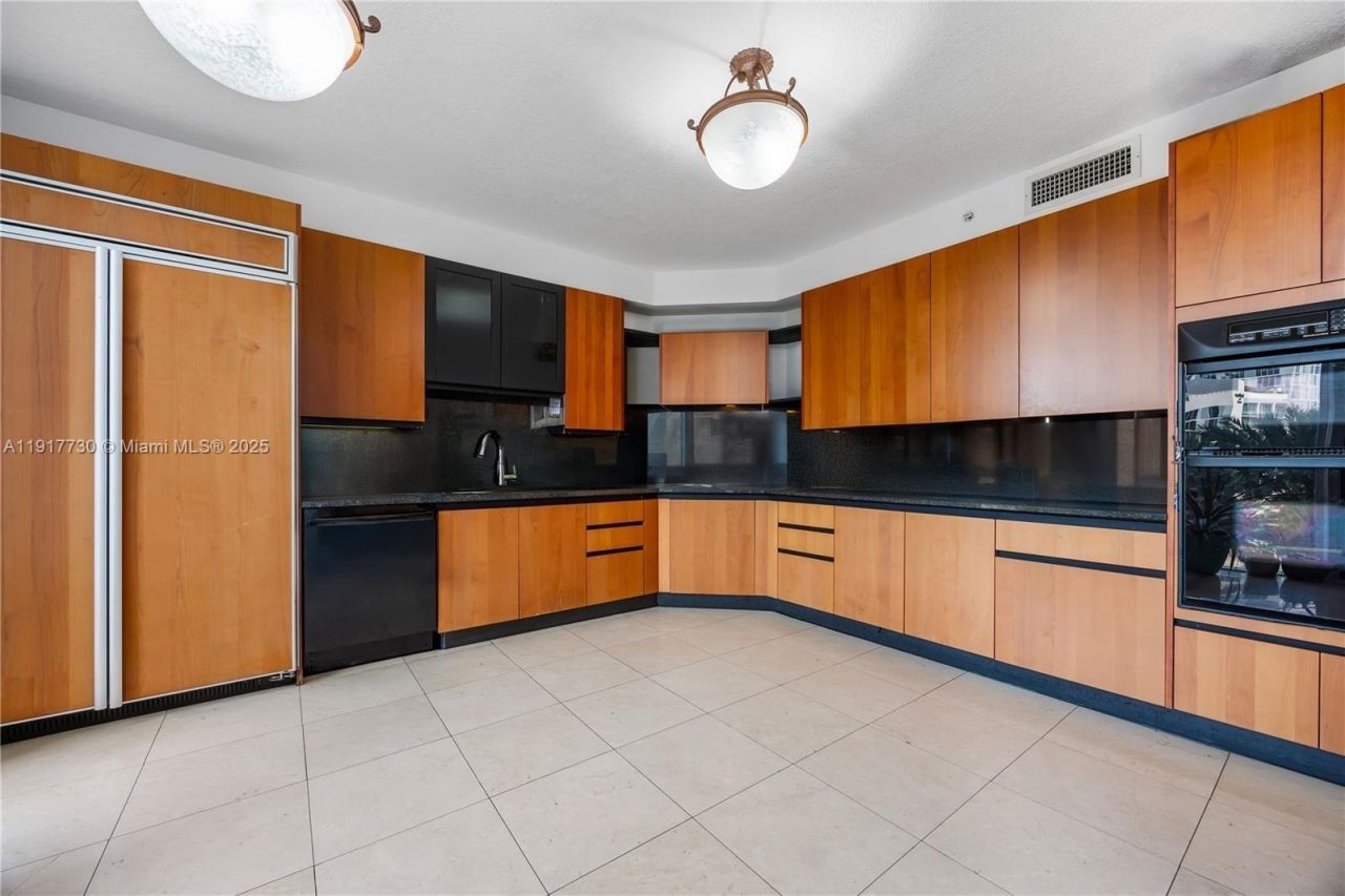 17555 Collins Ave, Unit 607, Sunny Isles Beach, FL 33160 Photo