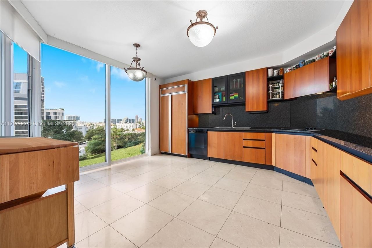 17555 Collins Ave, Unit 607, Sunny Isles Beach, FL 33160 Photo