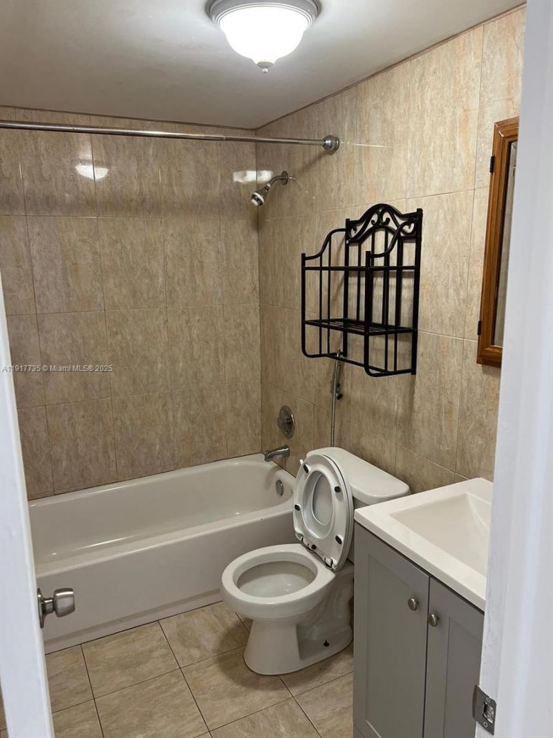 6930 Miami Gardens Dr, Unit 1-410, Hialeah, FL 33015 Photo