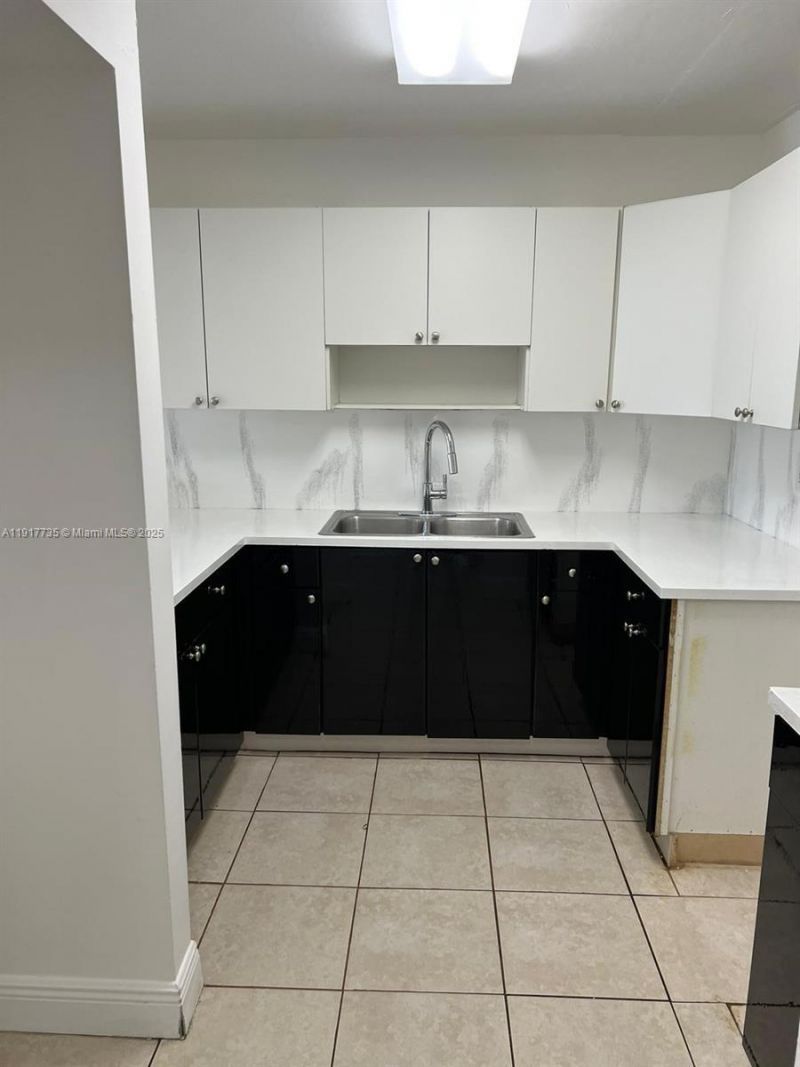6930 Miami Gardens Dr, Unit 1-410, Hialeah, FL 33015 Photo