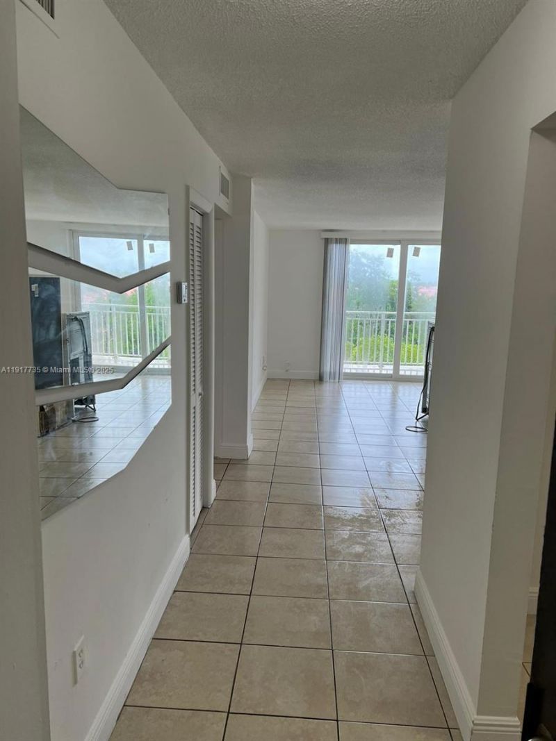 6930 Miami Gardens Dr, Unit 1-410, Hialeah, FL 33015 Photo