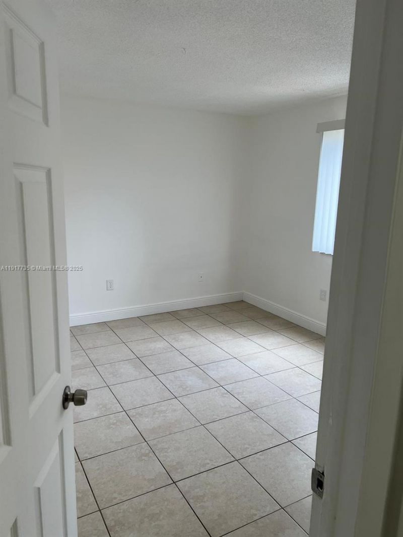 6930 Miami Gardens Dr, Unit 1-410, Hialeah, FL 33015 Photo