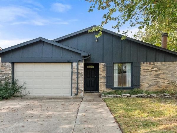 3425 Doolittle Drive, Arlington, TX 76014
