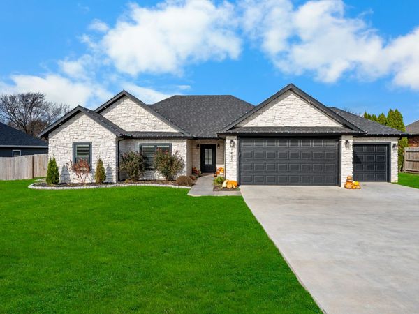 1481 W Jones Street, Bolivar, MO 65613