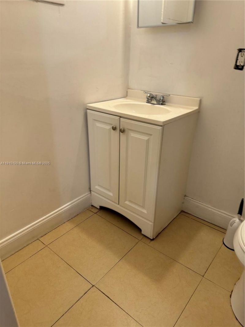 1180 NE 160th Ter, Unit 3, North Miami Beach, FL 33162 Photo
