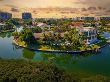 560 HARBOR COVE CIRCLE, LONGBOAT KEY, FL 34228