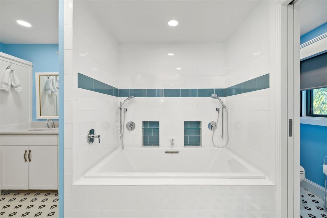 560 Harbor Cove Circle, Longboat Key, FL 34228 Photo