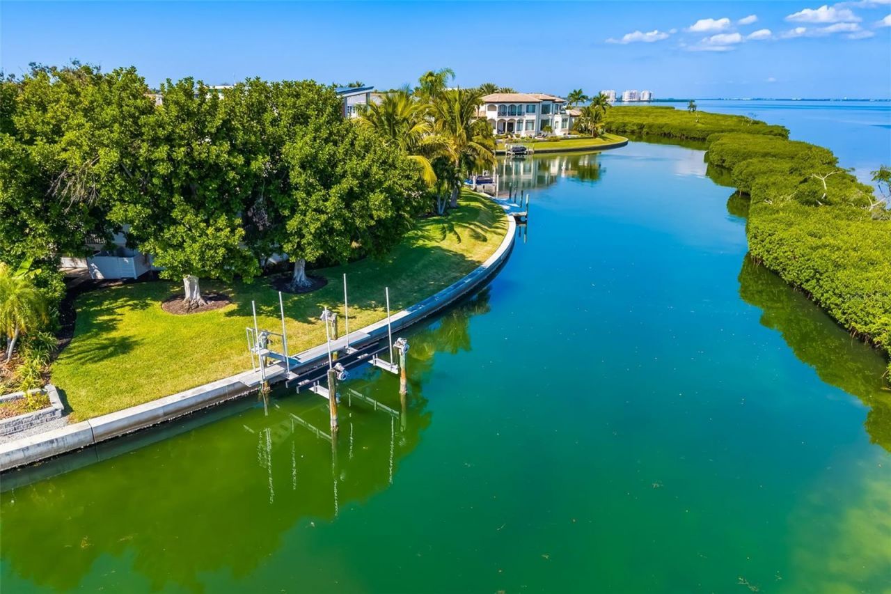 560 Harbor Cove Circle, Longboat Key, FL 34228 Photo