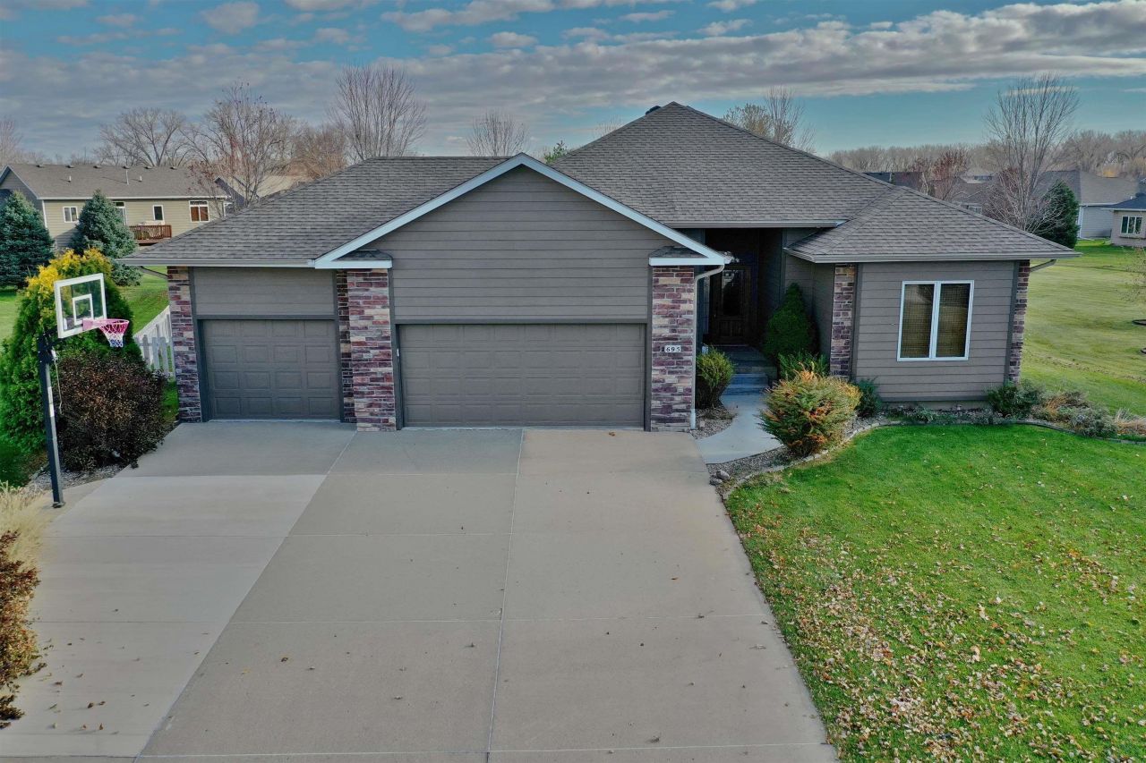 695 Meadowlark Cir, Dakota Dunes, SD 57049 Main Photo
