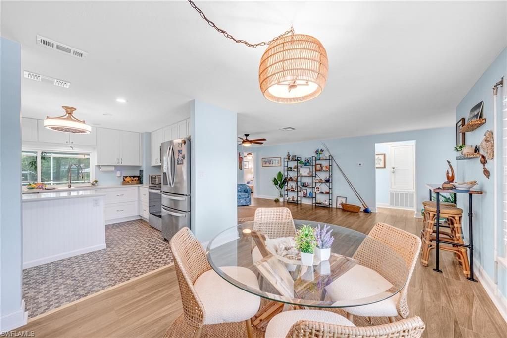 1076 Captains Walk St, Sanibel, FL 33957 Photo