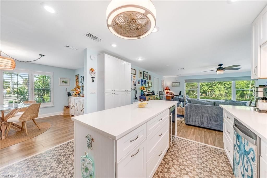 1076 Captains Walk St, Sanibel, FL 33957 Photo