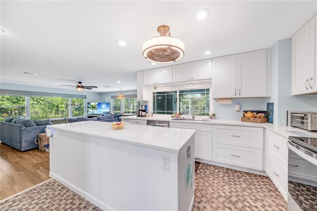 1076 Captains Walk St, Sanibel, FL 33957 Photo