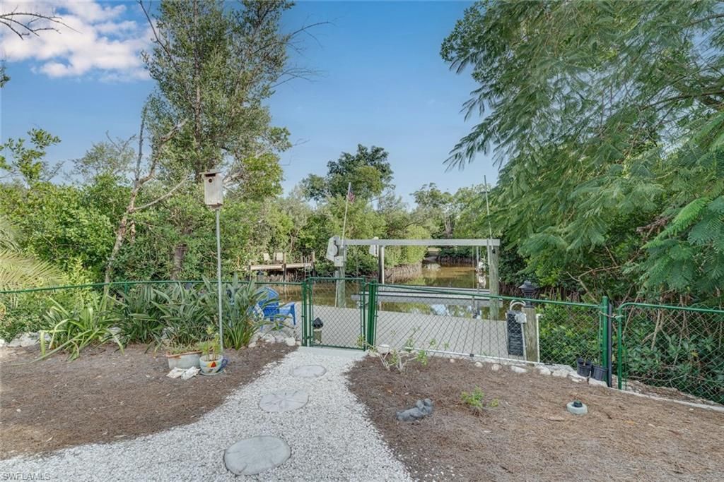 1076 Captains Walk St, Sanibel, FL 33957 Photo