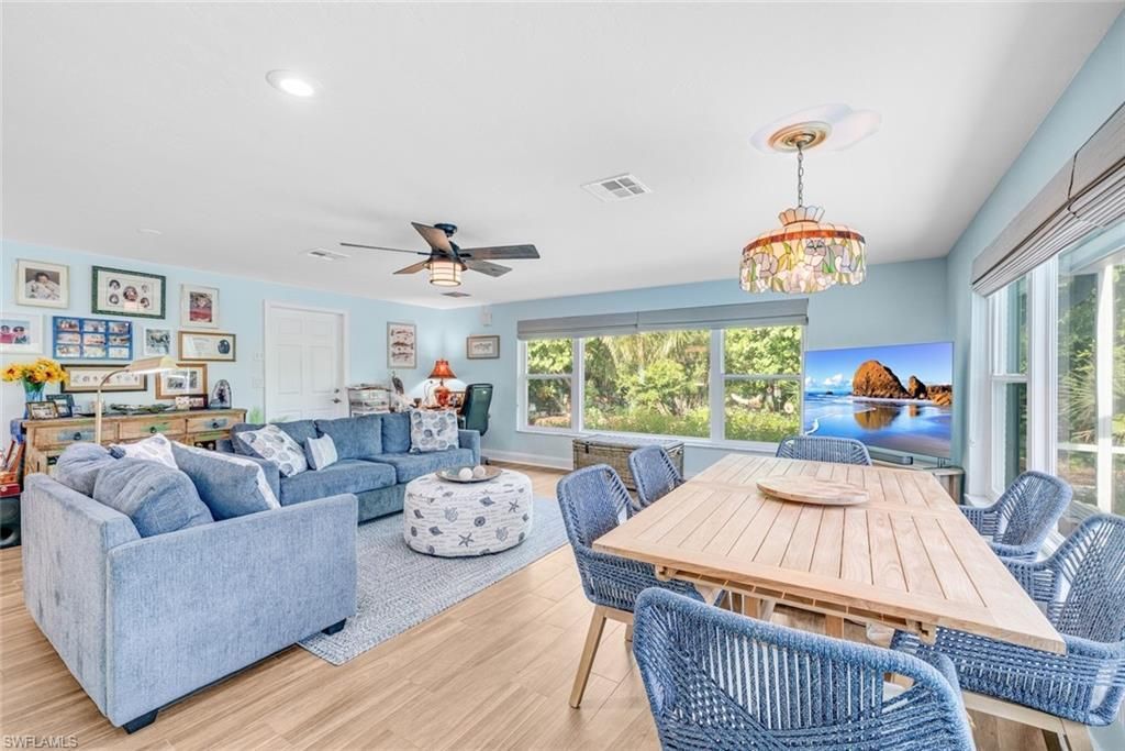 1076 Captains Walk St, Sanibel, FL 33957 Photo