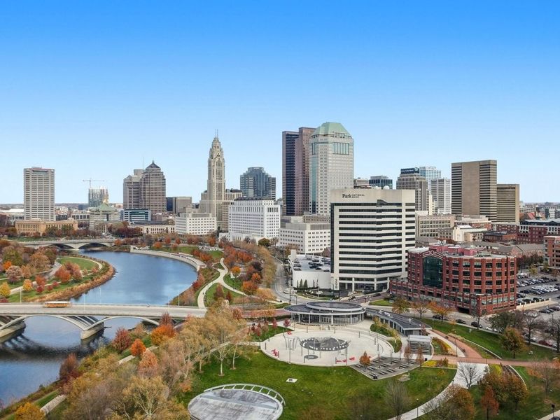 1 Miranova Place, Unit 2030, Columbus, OH 43215 Photo 2