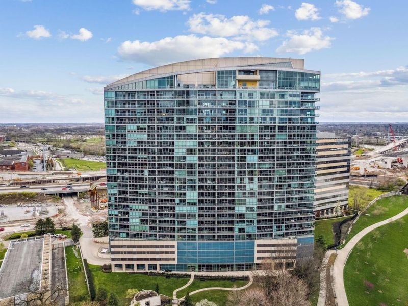 1 Miranova Place, Unit 2030, Columbus, OH 43215 Photo 3