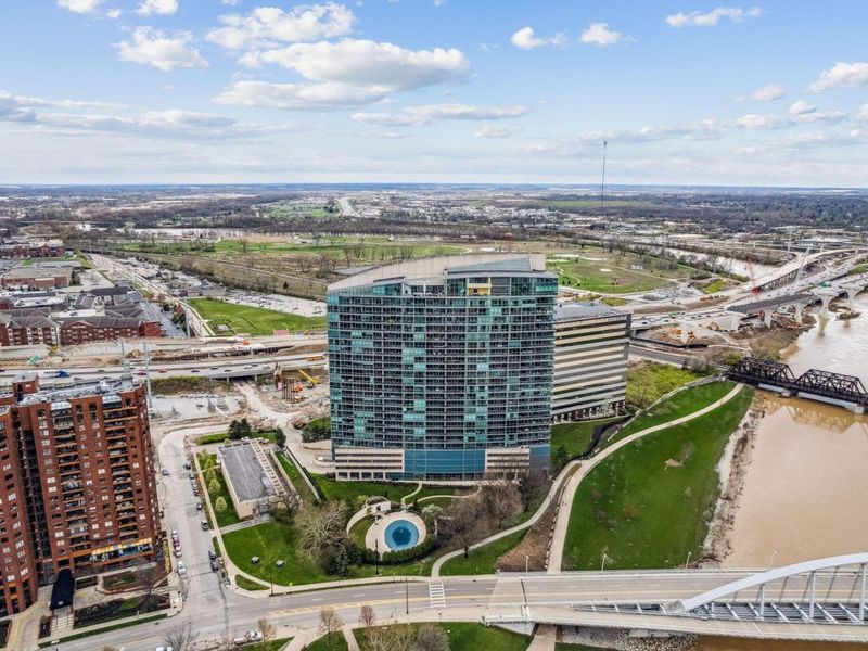 1 Miranova Place, Unit 2030, Columbus, OH 43215 Photo 4