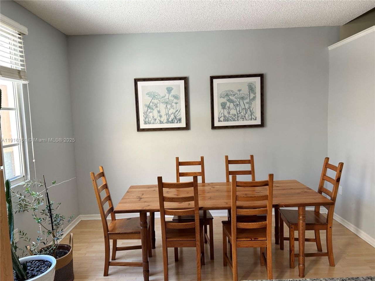 2811 NE 185th St, Aventura, FL 33180 Photo