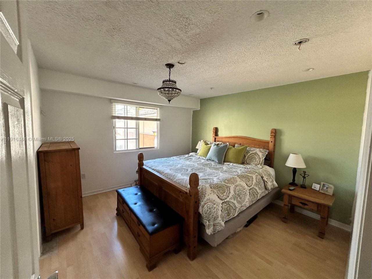 2811 NE 185th St, Aventura, FL 33180 Photo