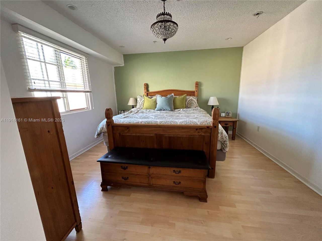 2811 NE 185th St, Aventura, FL 33180 Photo