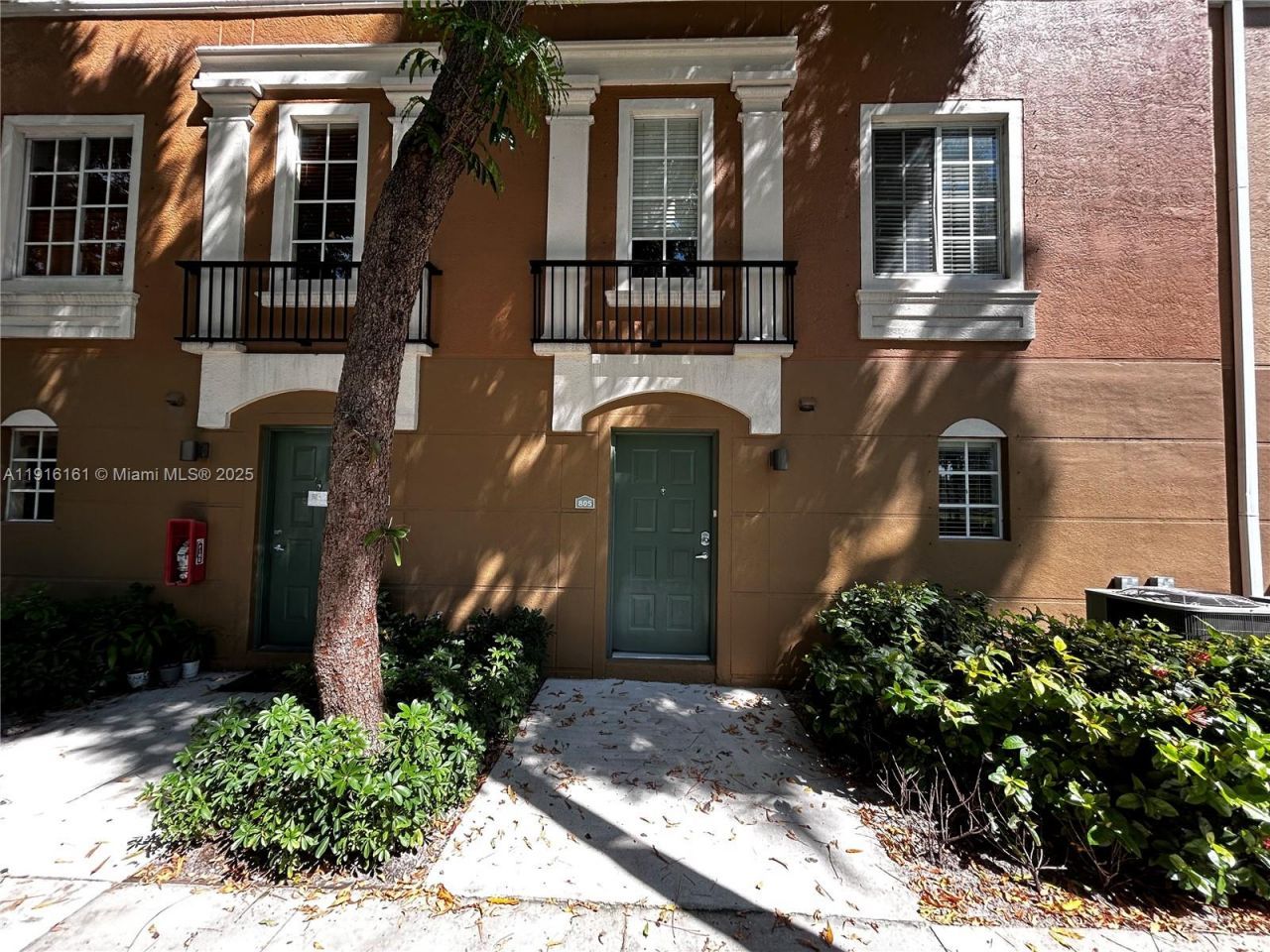 2811 NE 185th St, Aventura, FL 33180 Photo