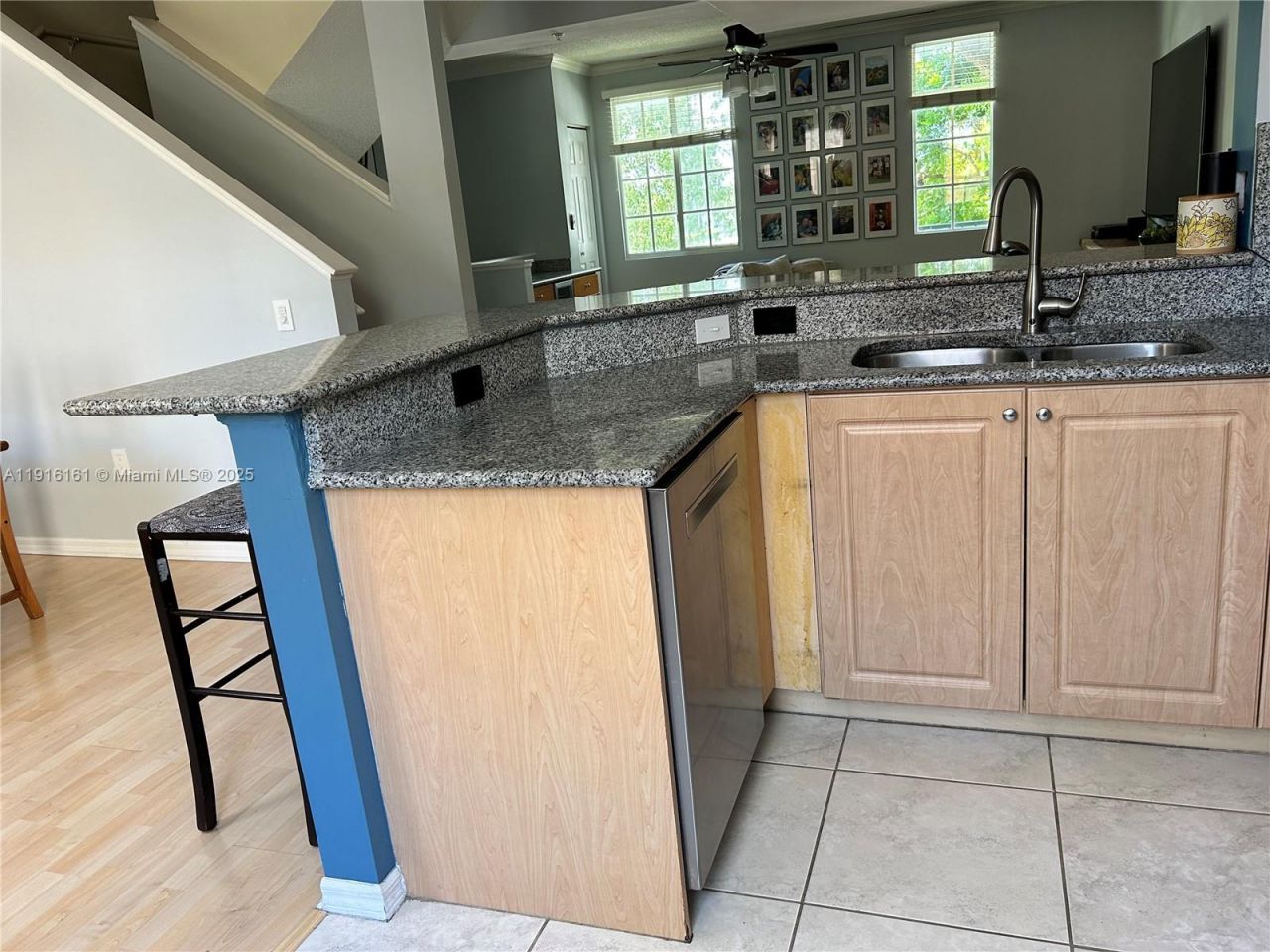 2811 NE 185th St, Aventura, FL 33180 Photo