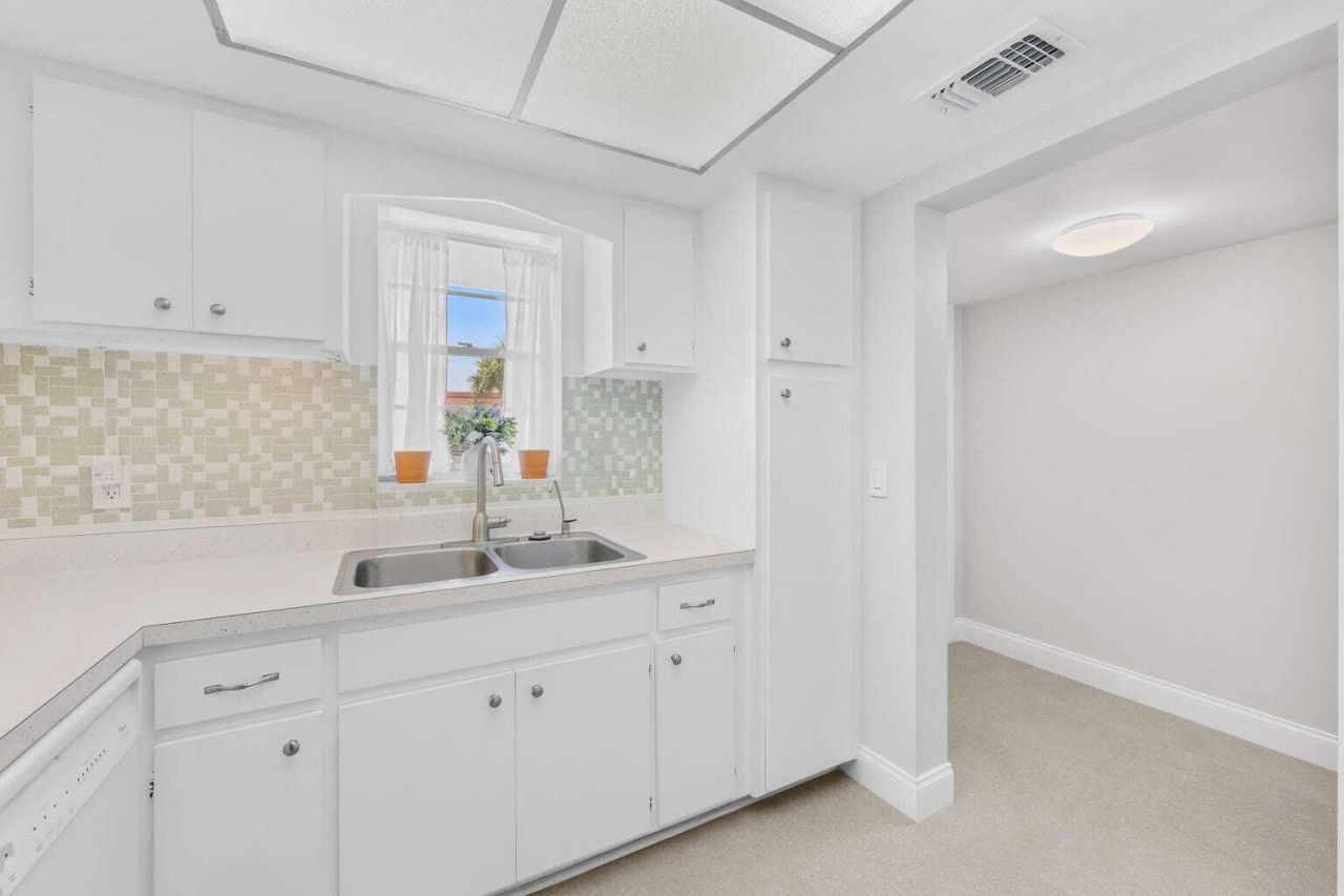 415 Us Highway 1, Unit 208, North Palm Beach, FL 33408 Photo