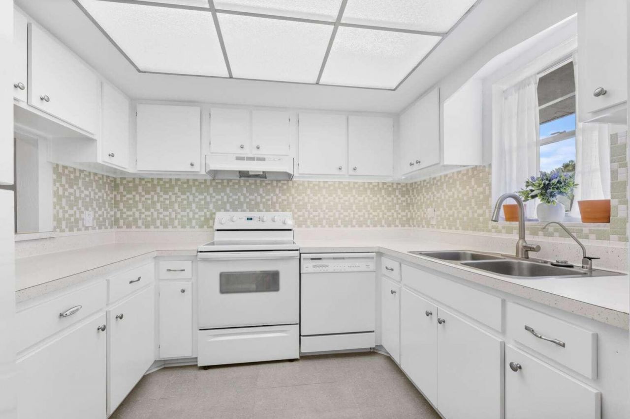 415 Us Highway 1, Unit 208, North Palm Beach, FL 33408 Photo