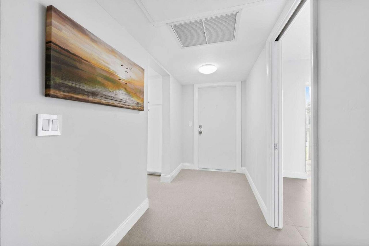 415 Us Highway 1, Unit 208, North Palm Beach, FL 33408 Photo