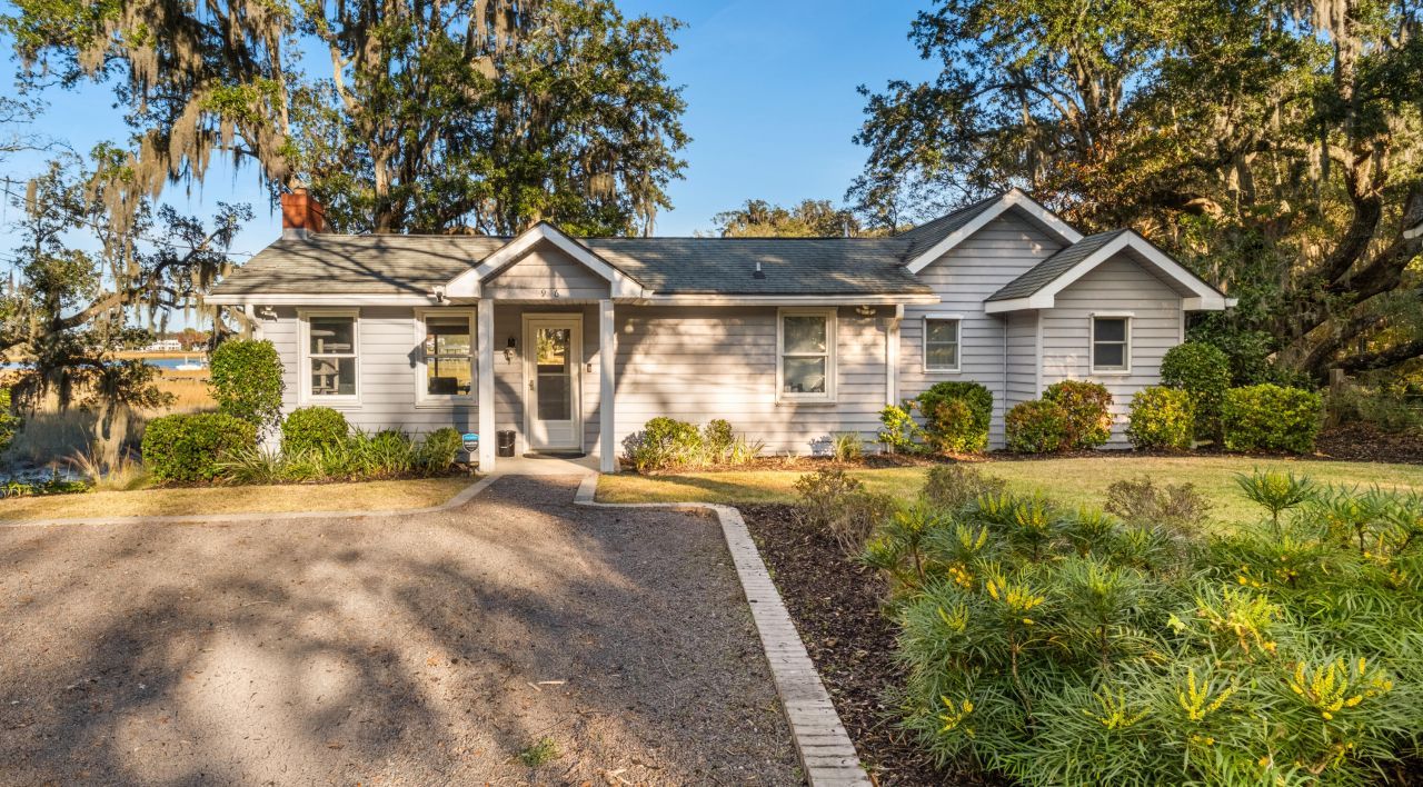 1996 Minott Street Photo 5