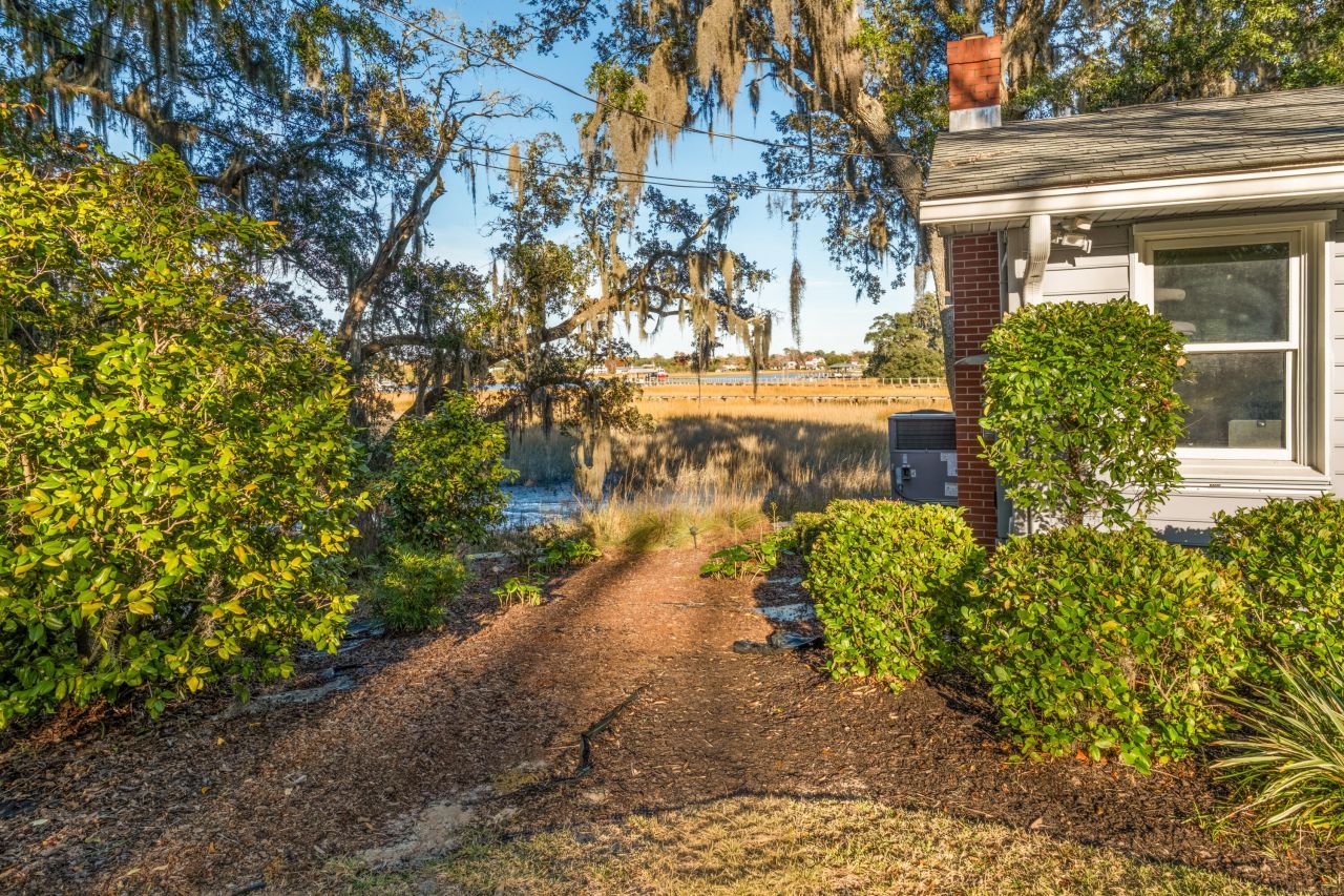 1996 Minott Street Photo 7