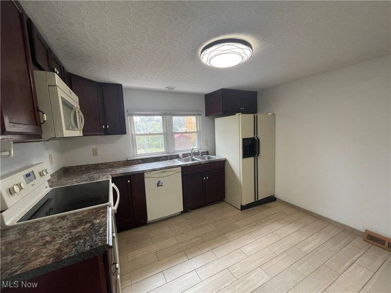 6161 Lily Lane SE, Amsterdam, OH 43903 Photo 4