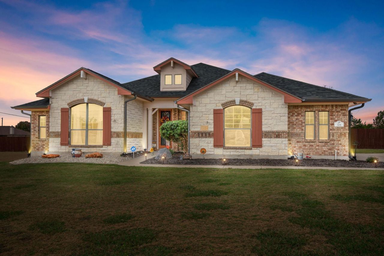 201 N Rawhide Trl, Liberty Hill, TX 78642 Main Photo