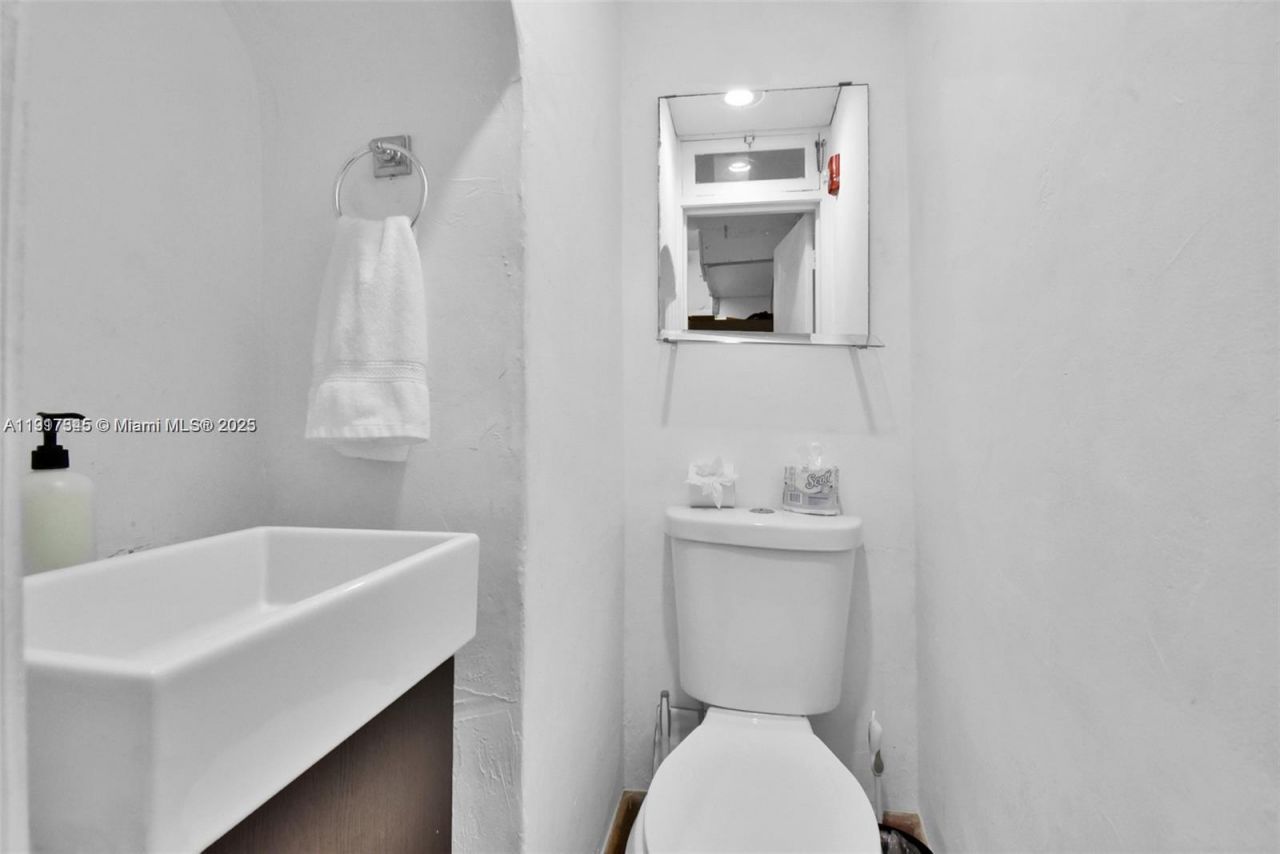 1018 Jefferson Ave, Miami Beach, FL 33139 Photo