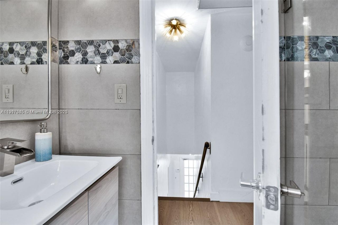 1018 Jefferson Ave, Miami Beach, FL 33139 Photo