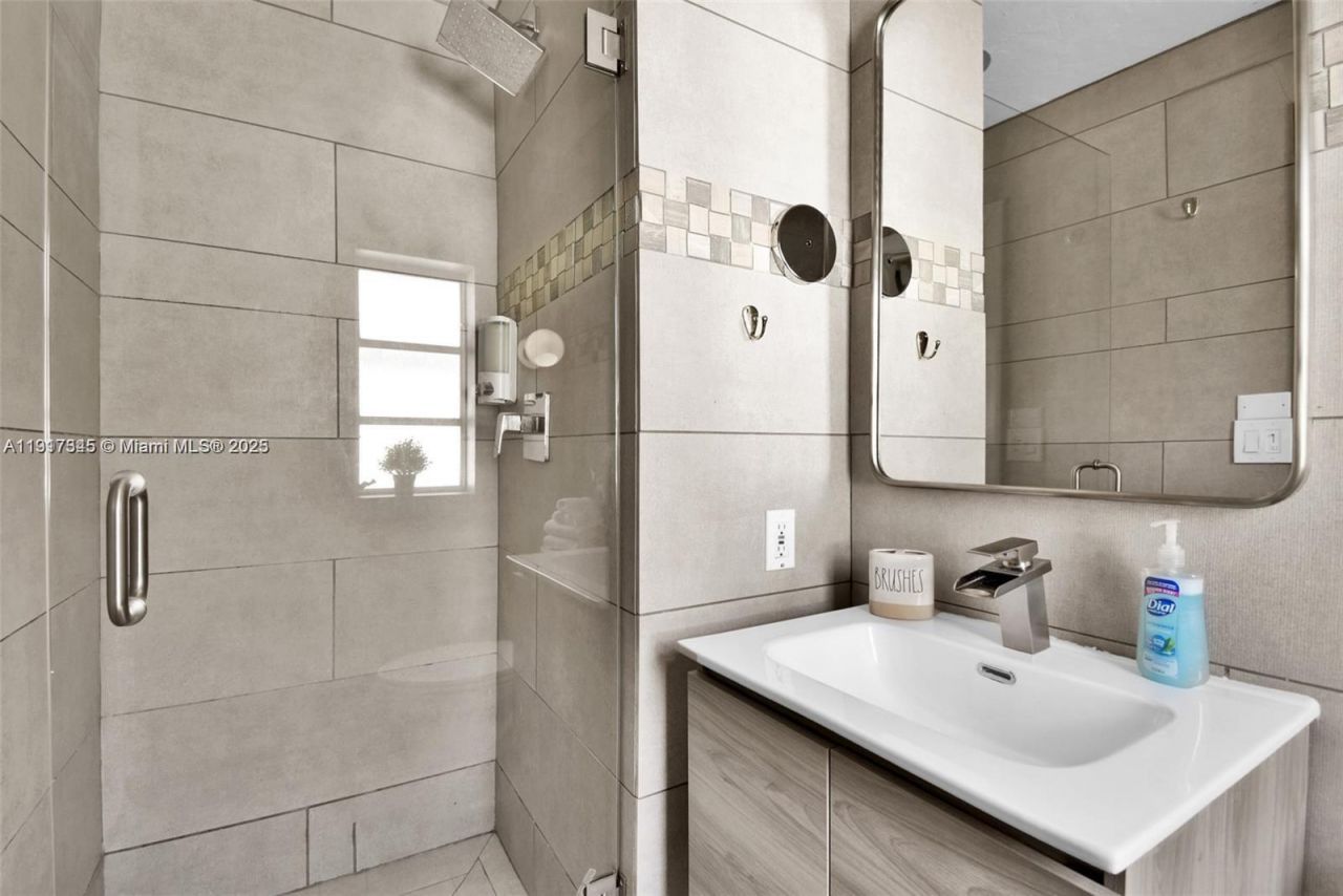 1018 Jefferson Ave, Miami Beach, FL 33139 Photo