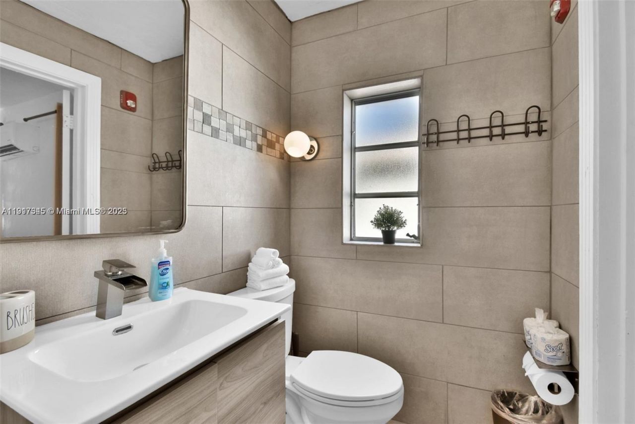 1018 Jefferson Ave, Miami Beach, FL 33139 Photo