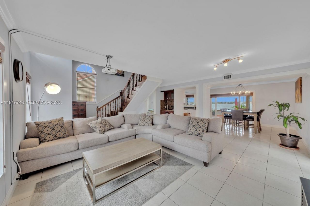 815 NW 126th Ct, Miami, FL 33182 Photo