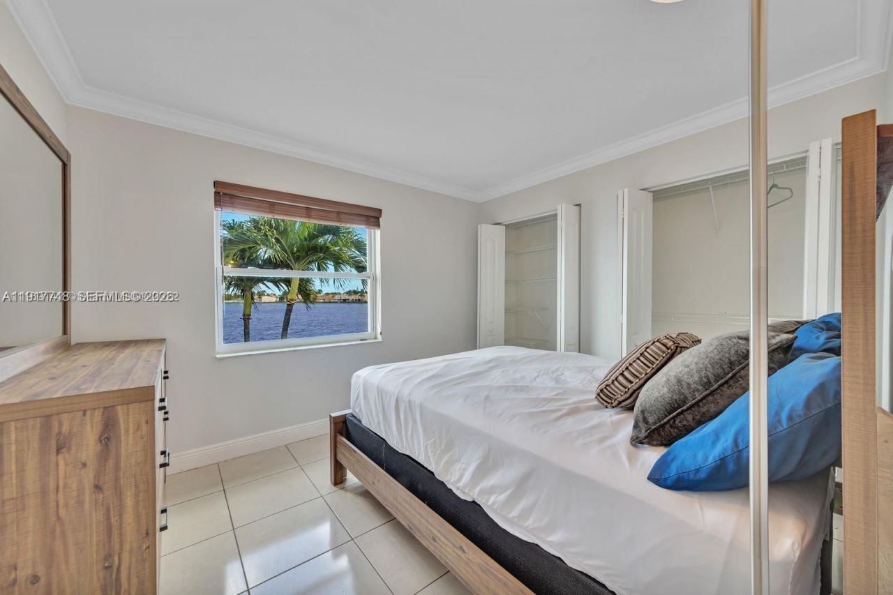 815 NW 126th Ct, Miami, FL 33182 Photo