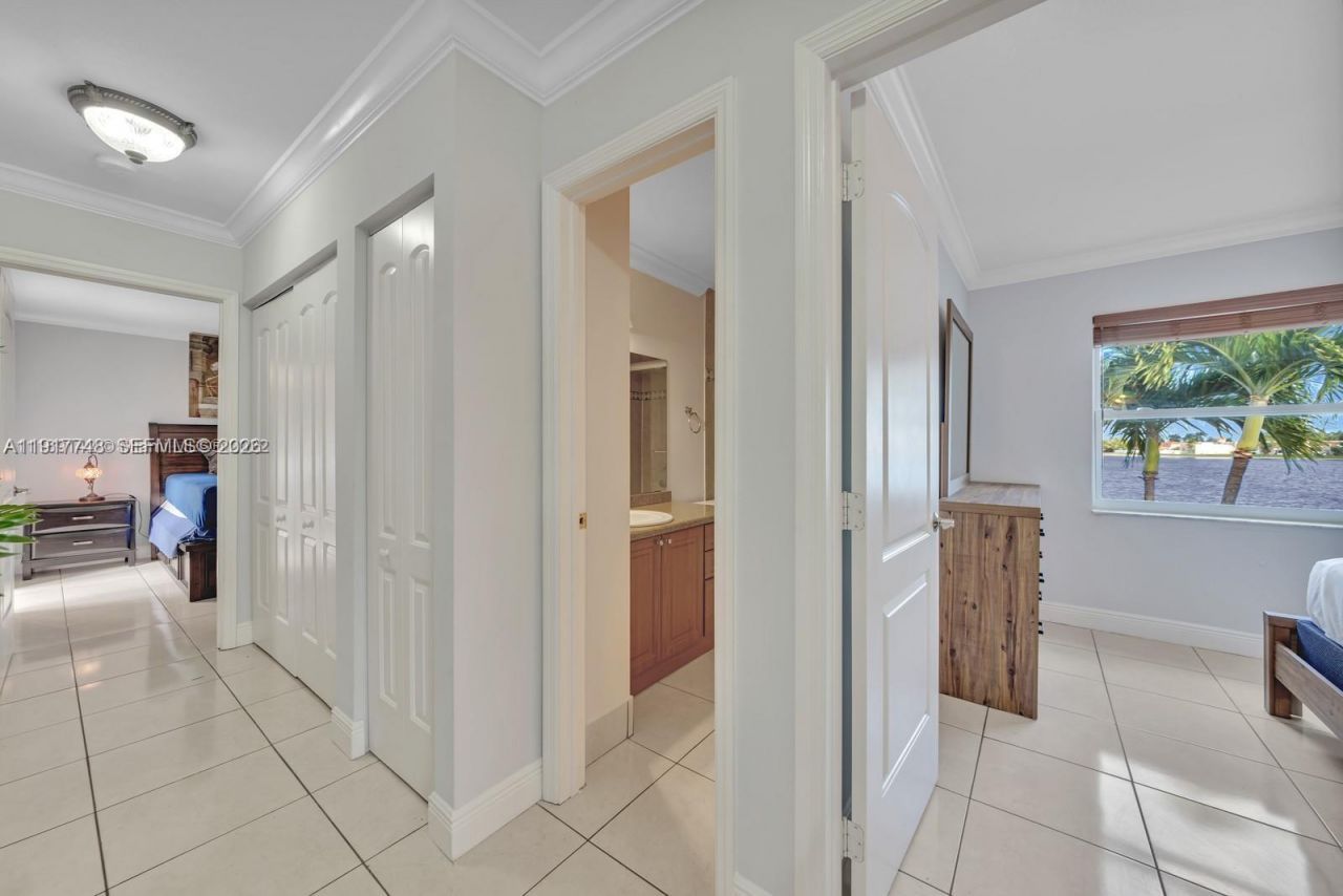 815 NW 126th Ct, Miami, FL 33182 Photo