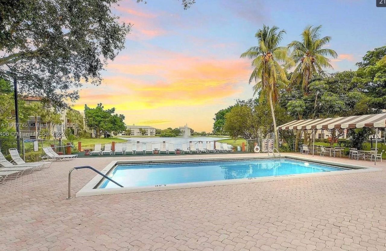 9230 Lagoon Pl, Unit 215, Davie, FL 33324 Photo