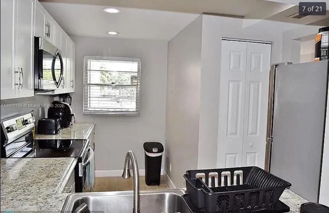 9230 Lagoon Pl, Unit 215, Davie, FL 33324 Photo