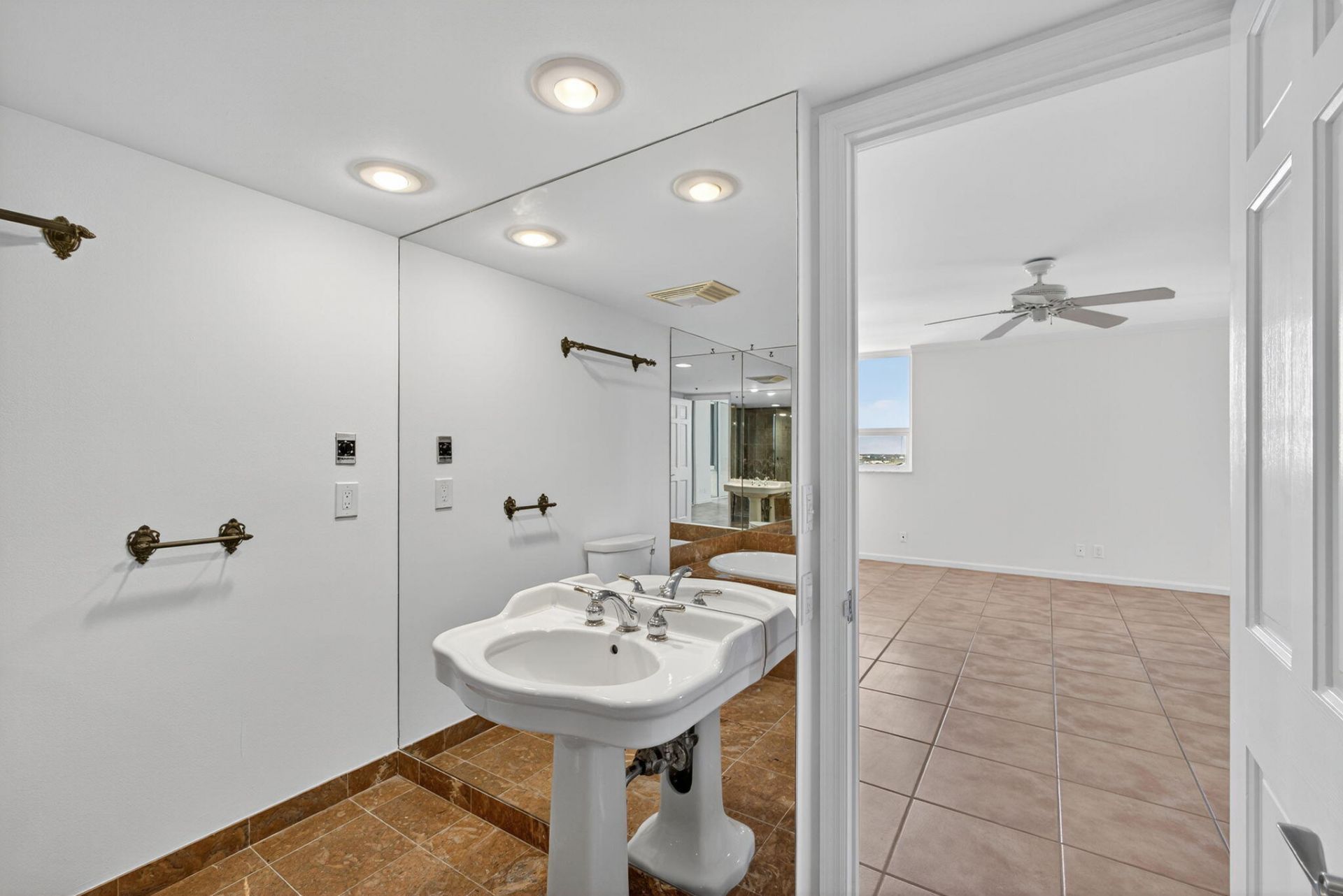 5280 N Ocean Drive, Unit 14-D, Riviera Beach, FL 33404 Photo