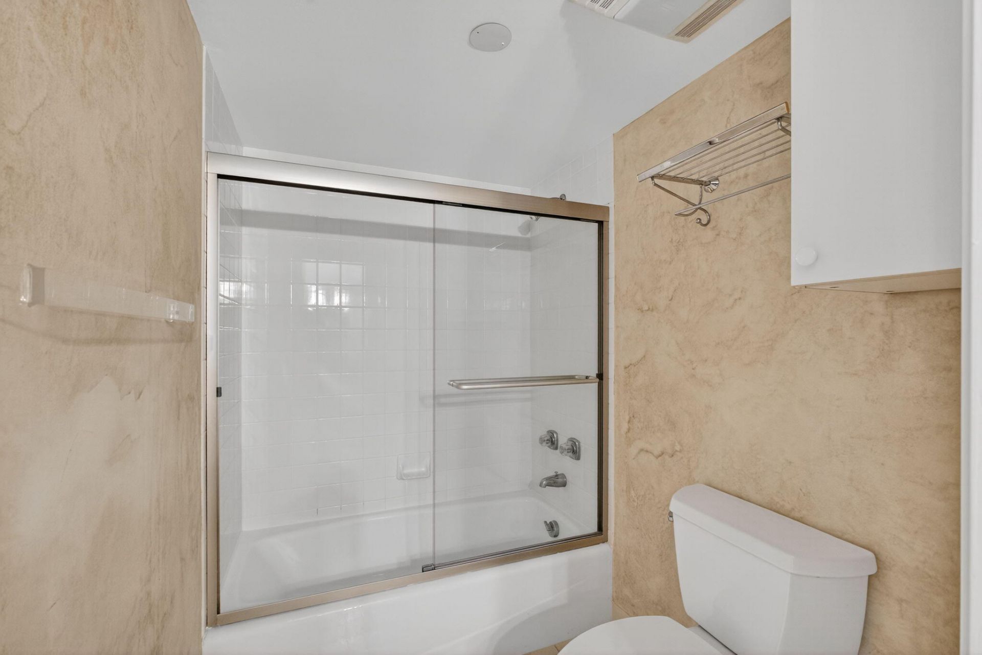 5280 N Ocean Drive, Unit 14-D, Riviera Beach, FL 33404 Photo