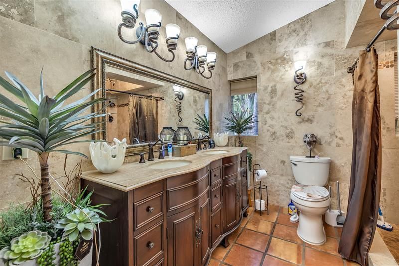 980 SW 70th Avenue, Plantation, FL 33317 Photo