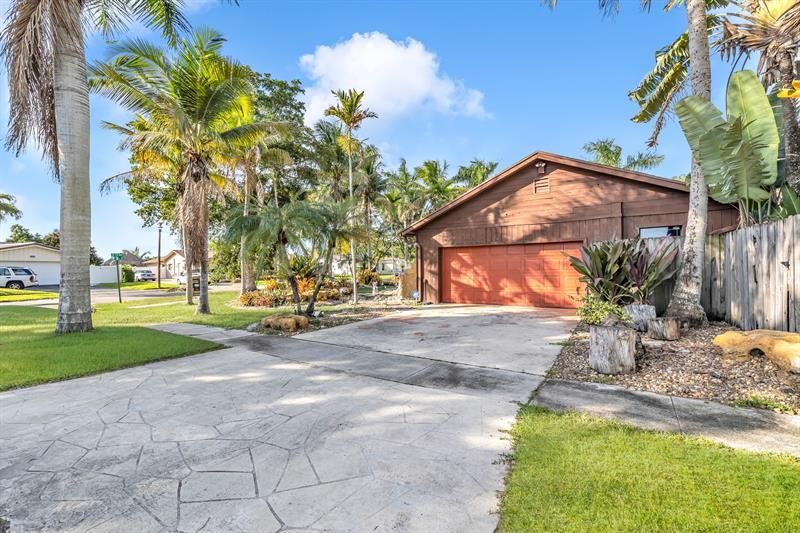 980 SW 70th Avenue, Plantation, FL 33317 Photo