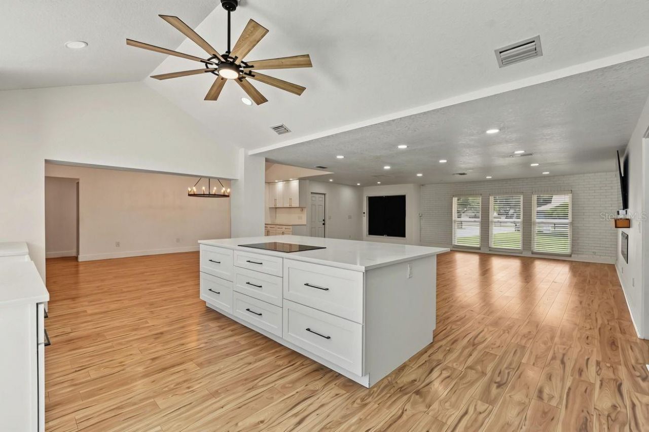 6370 90th Avenue N, Pinellas Park, FL 33782 Photo